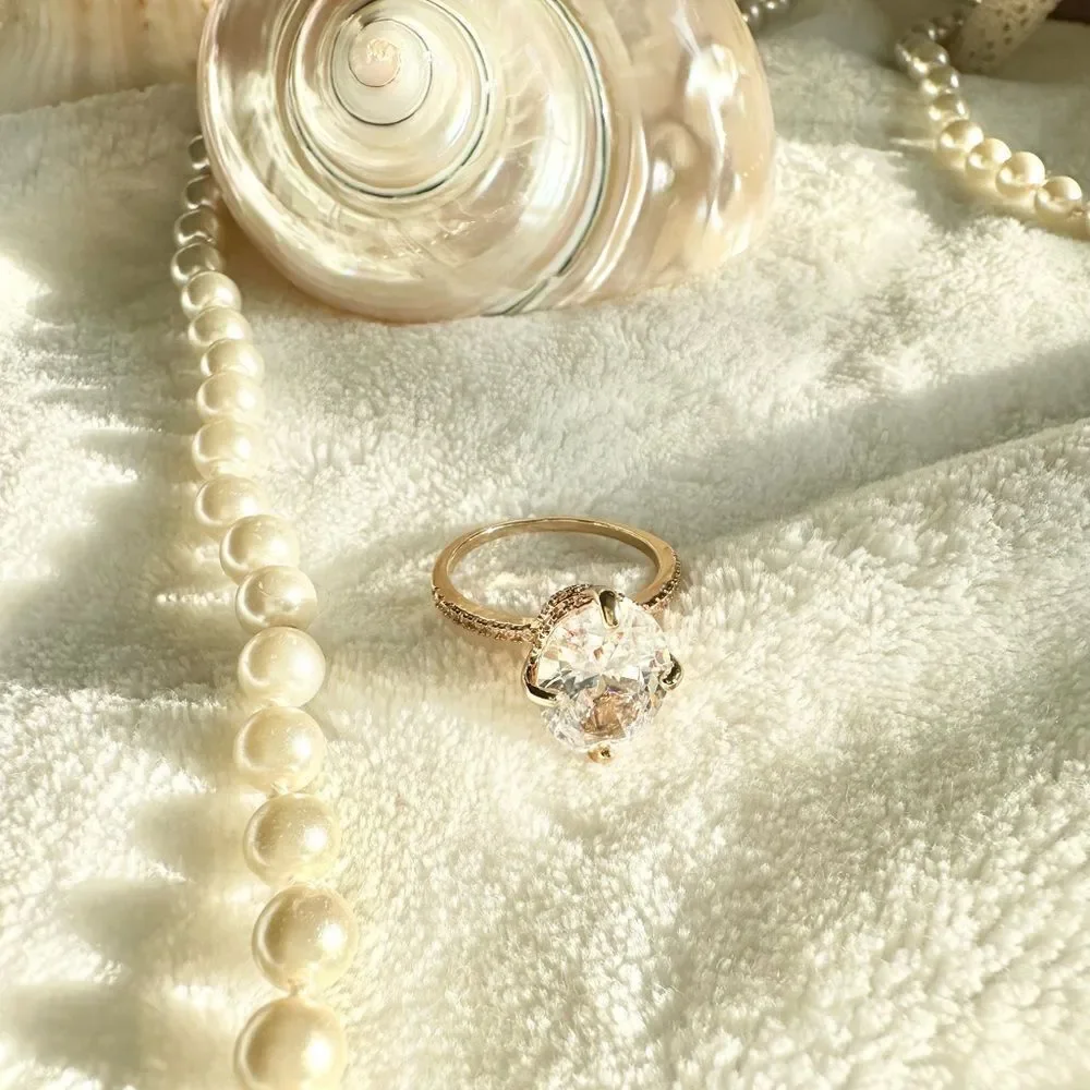 Gorgeous Oval cut cubic zirconia solitaire ring